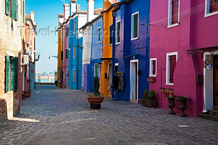 italy502: V07-Laneway in Burano - photo by A.Beaton - (c) Travel-Images.com - Stock Photography agency - Image Bank