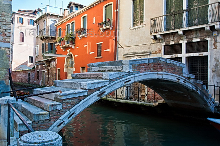 italy543: Ponte de Chiodo, Venice - photo by A.Beaton - (c) Travel-Images.com - Stock Photography agency - Image Bank