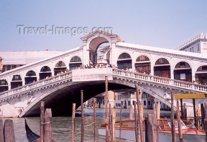 italy62: Venice / Venezia / VCE - (Venetia / Veneto): Grand Canal - Rialto bridge (photo by Miguel Torres) - (c) Travel-Images.com - Stock Photography agency - Image Bank