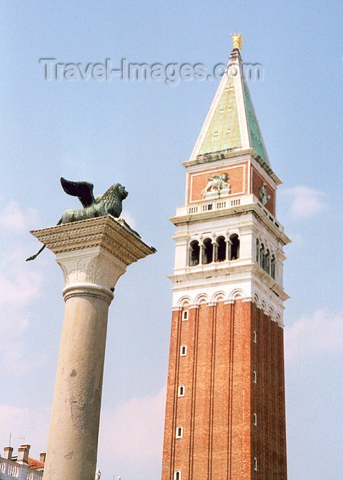 italy63: Venice / Venezia / Veneza (Venetia / Veneto) / VCE : Piazza San Marco - the Venetian winged lion and the campanile (photo by Miguel Torres) - (c) Travel-Images.com - Stock Photography agency - Image Bank