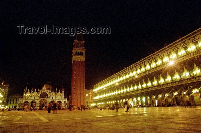 italy91: Italy - Venice / Venezia (Venetia / Veneto) / VCE : Piazza San Marco by night / Markusplatz (photo by J.Kaman) - (c) Travel-Images.com - Stock Photography agency - Image Bank