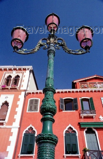 italy99: Italy - Venice / Venezia (Venetia / Veneto) / VCE : typical venetian architecture - façades and lamp post (photo by J.Kaman) - (c) Travel-Images.com - Stock Photography agency - Image Bank