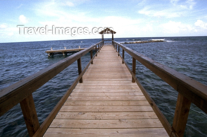 jamaica13: Jamaica - Montego Bay: a pier and the Caribbean sea (photo by Francisca Rigaud) - (c) Travel-Images.com - Stock Photography agency - Image Bank