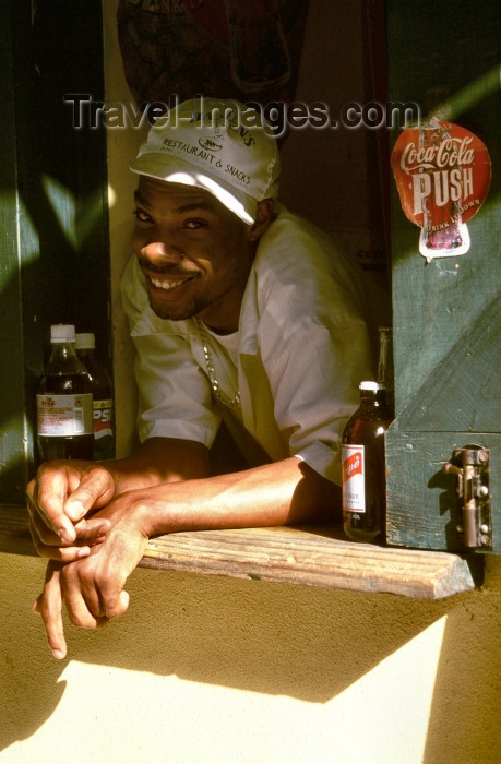 jamaica15: Jamaica - Montego Bay: shopkeeper (photo by Francisca Rigaud) - (c) Travel-Images.com - Stock Photography agency - Image Bank