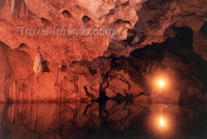 jamaica4: Jamaica - Runaway Bay: Caves (photo by Miguel Torres) - (c) Travel-Images.com - Stock Photography agency - Image Bank