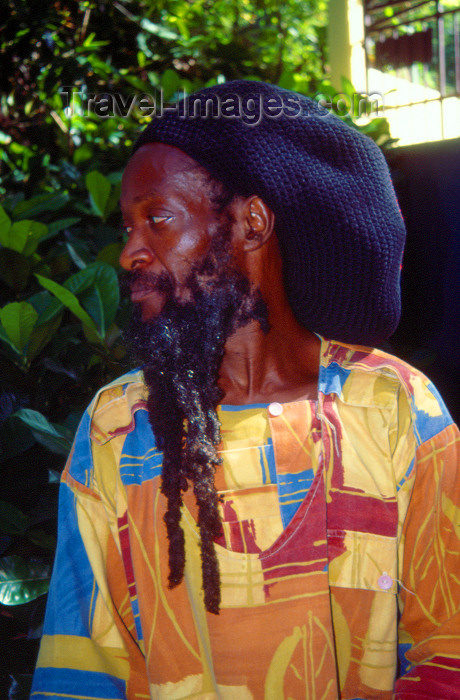 jamaica51: Jamaica - Dunns River Falls: Rastafarian man with cap and long beard - photo by Francisca Rigaud - (c) Travel-Images.com - Stock Photography agency - Image Bank