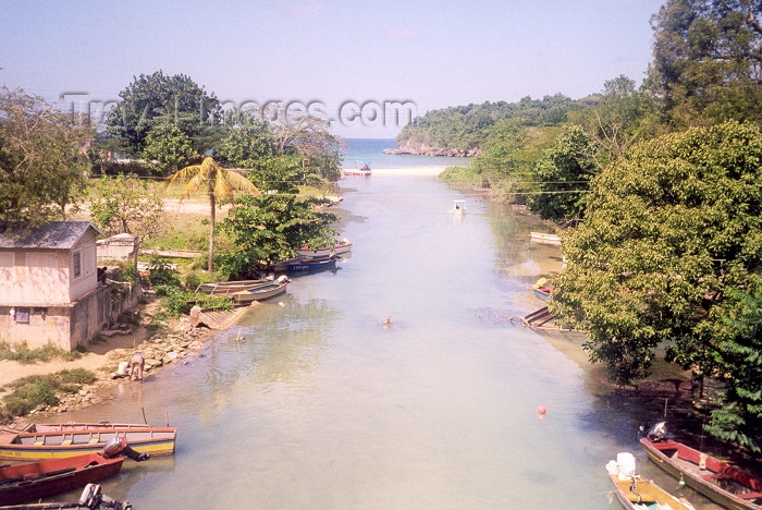 jamaica8: Jamaica: into the Caribbean sea - estuary (photo by Miguel Torres) - (c) Travel-Images.com - Stock Photography agency - Image Bank