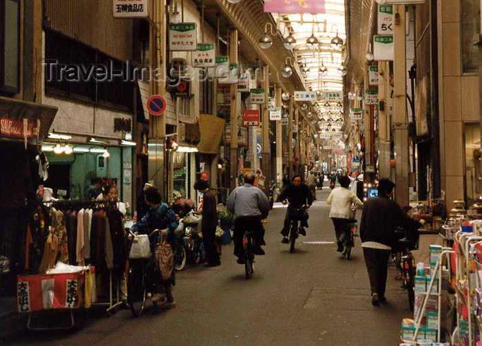 japan10: Japan - Kyoto: cycling in the bazar - photo by M.Torres - (c) Travel-Images.com - Stock Photography agency - Image Bank