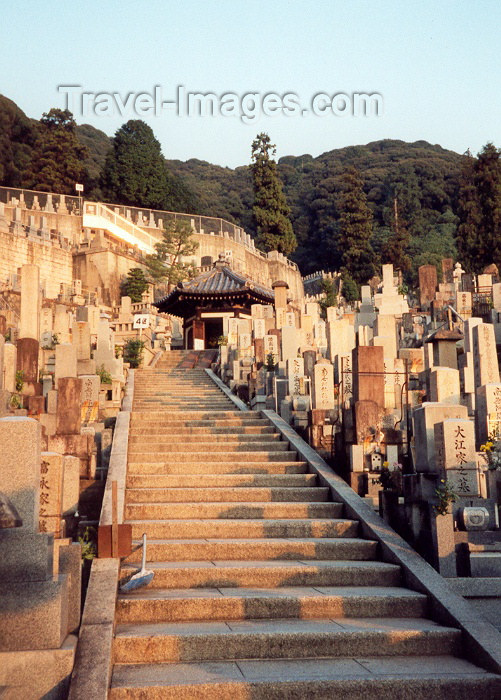 japan3: Japan - Kyoto (Honshu island): resting on the hill - cemetery - photo by M.Torres - (c) Travel-Images.com - Stock Photography agency - Image Bank