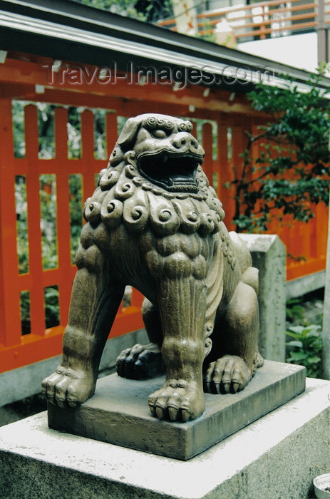 japan44: Japan - Fukuoka: lion sculpture - photo by S.Lapides - (c) Travel-Images.com - Stock Photography agency - Image Bank