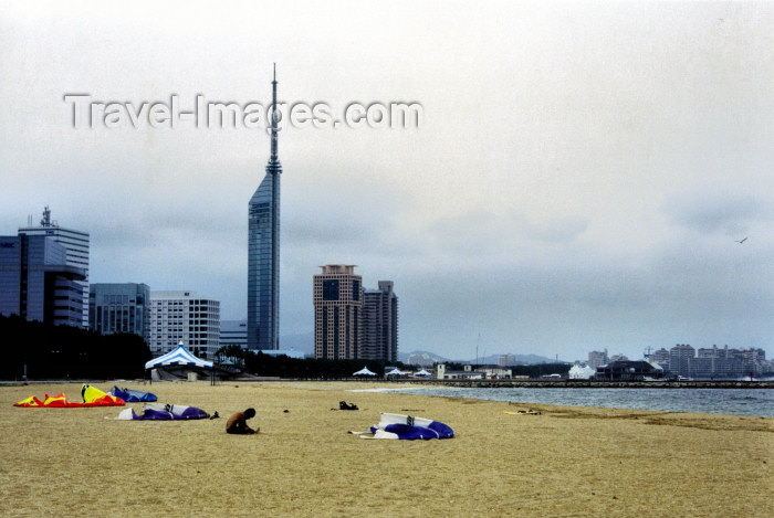 japan46: Japan - Fukuoka - island of Kyushu: beach and tower - photo by S.Lapides - (c) Travel-Images.com - Stock Photography agency - Image Bank