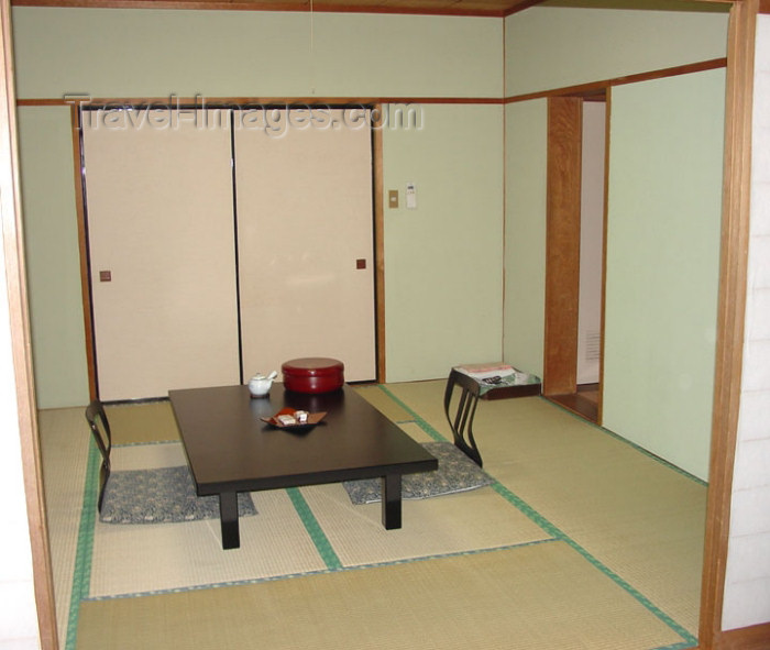 japan51: Japan (Honshu island) Gora: Ryokan room with tatami - traditonal Jspanese inn - reed floor - photo by G.Frysinger - (c) Travel-Images.com - Stock Photography agency - Image Bank