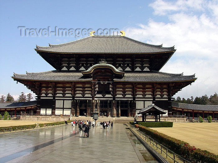 japan64: Japan (Honshu island) - Nara: Daibutsu-den Hall - Todai-ji Temple - said to be the largest wooden building in the World  - Unesco world heritage site  - photo by G.Frysinger - (c) Travel-Images.com - Stock Photography agency - Image Bank