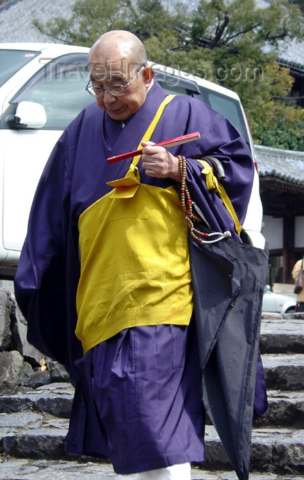 japan66: Japan (Honshu island) - Nara: priest with fan and beads - photo by G.Frysinger - (c) Travel-Images.com - Stock Photography agency - Image Bank