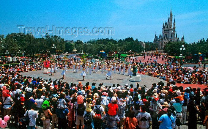 japan80: Disneyland - show, Tokyo, Japan. photo by B.Henry - (c) Travel-Images.com - Stock Photography agency - Image Bank