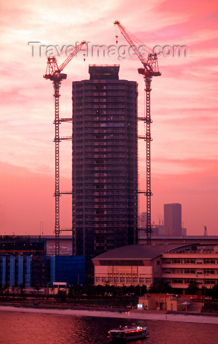 japan88: Construction industry - tower and giant cranes, Tokyo, Japan. photo by B.Henry - (c) Travel-Images.com - Stock Photography agency - Image Bank