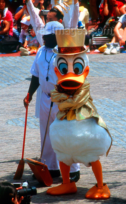 japan93: Disneyland - Uncle Scrooge McDuck, Tokyo, Japan. photo by B.Henry - (c) Travel-Images.com - Stock Photography agency - Image Bank