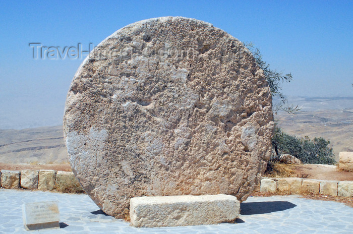 jordan106: Mount Nebo - Madaba governorate - Jordan: Abu Bado - according to Jewish and Christian tradition, Moses was buried on this mountain by God himself - Pisgah - photo by M.Torres - (c) Travel-Images.com - Stock Photography agency - Image Bank