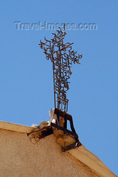 jordan108: Mount Nebo - Madaba governorate - Jordan: metal cross by Giovanni Fantoni at the basilica - photo by M.Torres - (c) Travel-Images.com - Stock Photography agency - Image Bank