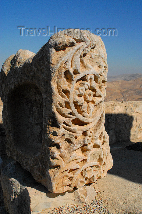 jordan131: Al Karak - Jordan: Crac des Moabites castle - stone rose - photo by M.Torres - (c) Travel-Images.com - Stock Photography agency - Image Bank