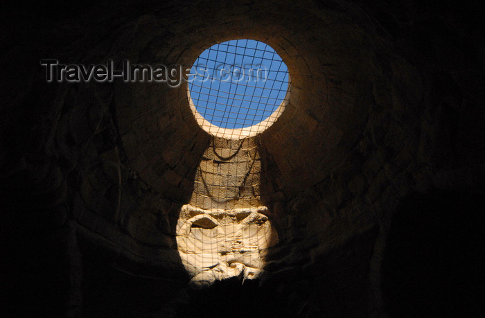 jordan135: Al Karak - Jordan: Crac des Moabites castle - sky light and decorated dome - photo by M.Torres - (c) Travel-Images.com - Stock Photography agency - Image Bank