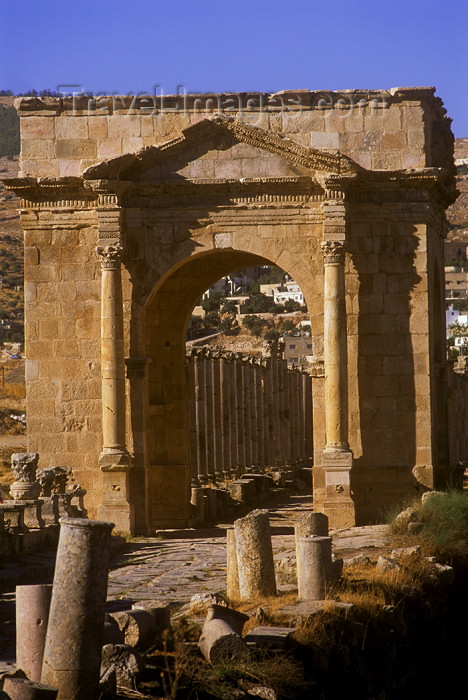 jordan14: Jordan - Jerash / Jarash: north Tetrapylon - cardo - photo by J.Wreford - (c) Travel-Images.com - Stock Photography agency - Image Bank