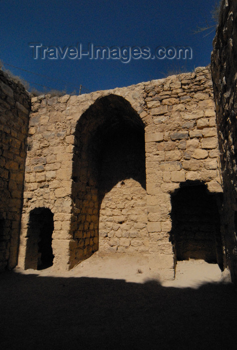 jordan141: Al Karak - Jordan: Crac des Moabites castle - wall with niches - photo by M.Torres - (c) Travel-Images.com - Stock Photography agency - Image Bank