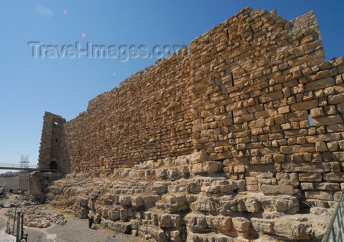 jordan147: Al Karak - Jordan: Crac des Moabites castle - northeast wall, defended by a large moat - photo by M.Torres - (c) Travel-Images.com - Stock Photography agency - Image Bank