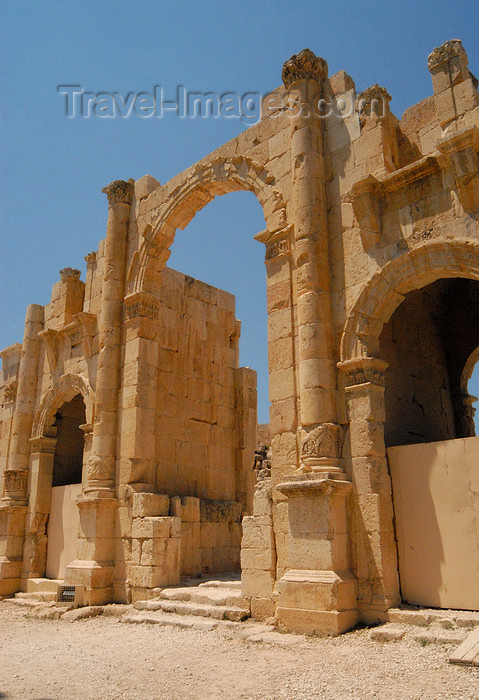 jordan159: Jerash - Jordan: South gate - Roman city of Gerasa - photo by M.Torres - (c) Travel-Images.com - Stock Photography agency - Image Bank