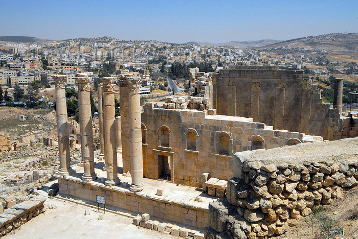 jordan16: Jerash - Jordan: Temple of Zeus - erected in 162 AD - Roman city of Gerasa - photo by M.Torres - (c) Travel-Images.com - Stock Photography agency - Image Bank