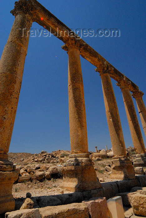 jordan166: Jerash - Jordan: Street of Columns - Cardo - Corinthian columns - Roman city of Gerasa - photo by M.Torres - (c) Travel-Images.com - Stock Photography agency - Image Bank