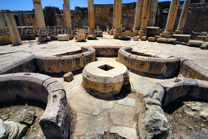 jordan169: Jerash - Jordan: central fountain of the Macellum - Agora - Roman city of Gerasa - photo by M.Torres - (c) Travel-Images.com - Stock Photography agency - Image Bank