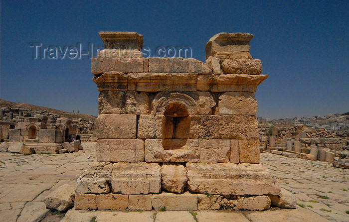 jordan170: Jerash - Jordan: South Tetrapylon - ornamented construction erected at the junction of the Cardo and side streets - Roman city of Gerasa - photo by M.Torres - (c) Travel-Images.com - Stock Photography agency - Image Bank