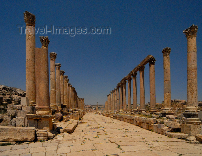 jordan172: Jerash - Jordan: the Cardo 'Colonnaded Street', still paved with the original stones - Roman city of Gerasa - photo by M.Torres - (c) Travel-Images.com - Stock Photography agency - Image Bank