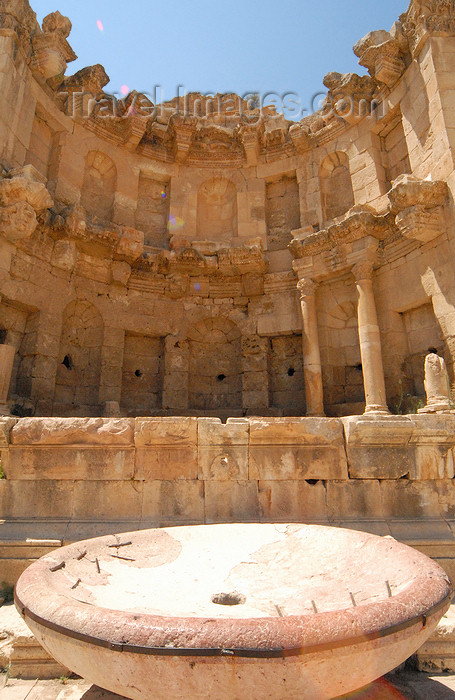 jordan174: Jerash - Jordan: Nymphaeum - public fountain and Temple of the Nymphs - Roman city of Gerasa - photo by M.Torres - (c) Travel-Images.com - Stock Photography agency - Image Bank