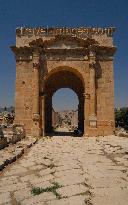 jordan176: Jerash - Jordan: the North Tetrapylon marks the intersection of the Cardo and North Decumanus - Roman city of Gerasa - photo by M.Torres - (c) Travel-Images.com - Stock Photography agency - Image Bank