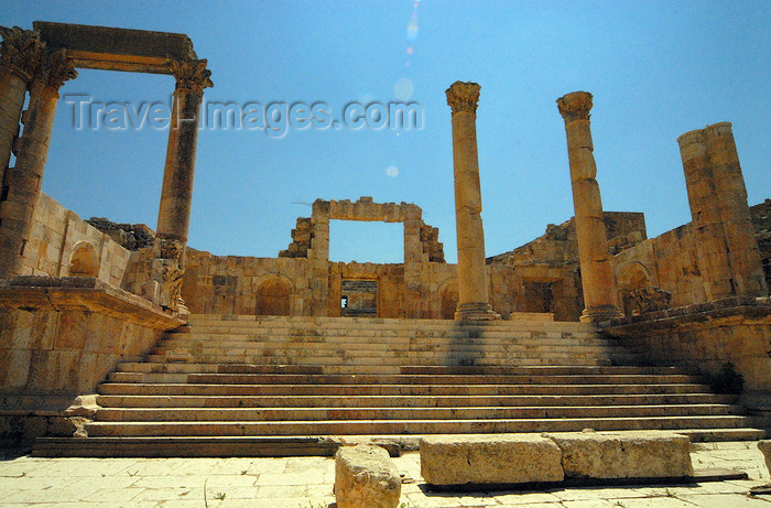 jordan178: Jerash - Jordan: stairway off the North Decumanus, leading to the North Theatre - Roman city of Gerasa - photo by M.Torres - (c) Travel-Images.com - Stock Photography agency - Image Bank