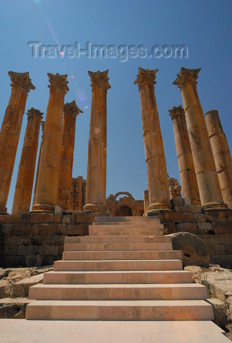 jordan181: Jerash - Jordan: Temple of Artemis - patron goddess of the city - Roman city of Gerasa - photo by M.Torres - (c) Travel-Images.com - Stock Photography agency - Image Bank