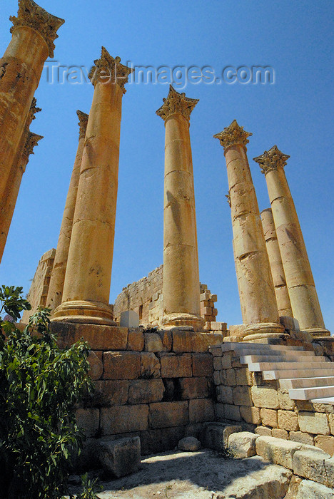 jordan184: Jerash - Jordan: Temple of Artemis, daughter of Zeus and sister of Apollo - Roman city of Gerasa - photo by M.Torres - (c) Travel-Images.com - Stock Photography agency - Image Bank