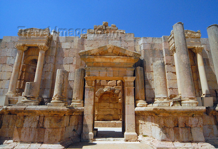 jordan189: Jerash - Jordan: South theatre - Frons Scenae - Roman city of Gerasa - photo by M.Torres - (c) Travel-Images.com - Stock Photography agency - Image Bank