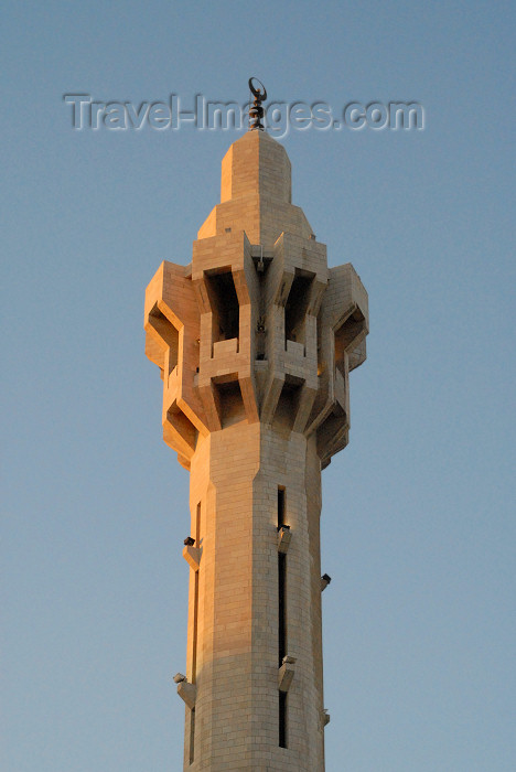 jordan209: Amman - Jordan: King Abdullah Mosque - modern minaret - photo by M.Torres - (c) Travel-Images.com - Stock Photography agency - Image Bank