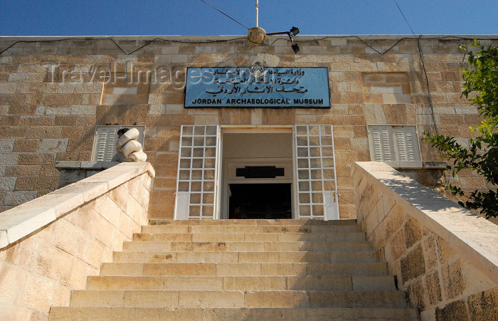 jordan233: Amman - Jordan: Jordan Archaeological Museum - entrance - citadel - photo by M.Torres - (c) Travel-Images.com - Stock Photography agency - Image Bank