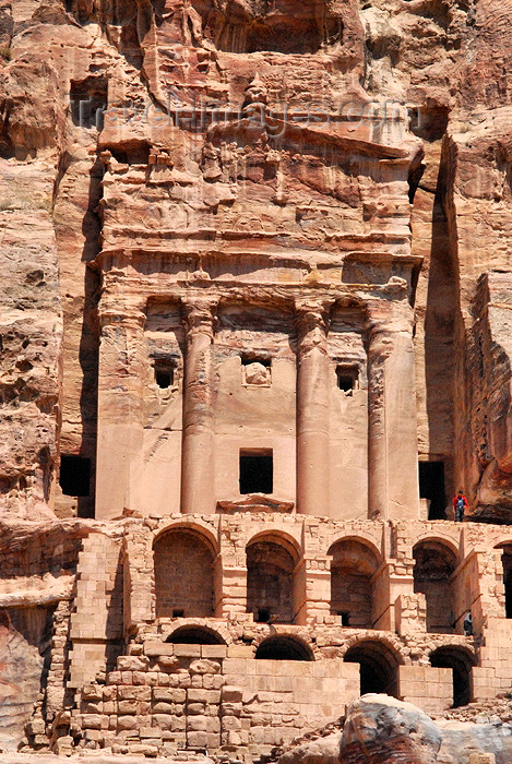 jordan26: Jordan - Petra: arches - Urn Tomb - East Ridge Tombs - photo by M.Torres               - (c) Travel-Images.com - Stock Photography agency - Image Bank