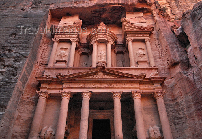 Jordan - Petra: the Khaznah - treasury Pharaohs - UNESCO world heritage site - photo by M.Torres - Travel-Images.com