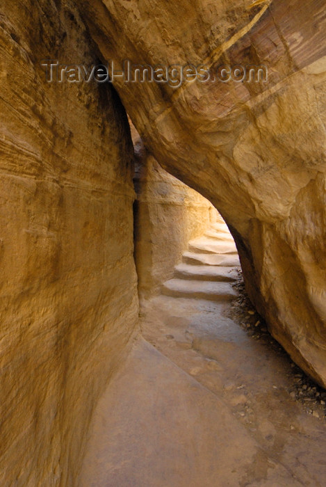 jordan278: Jordan - Petra: Wadi ad Deir - passage - photo by M.Torres - (c) Travel-Images.com - Stock Photography agency - Image Bank