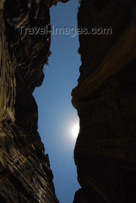 jordan283: Jordan - Petra: Siq - narrow gorge and the sun - photo by M.Torres - (c) Travel-Images.com - Stock Photography agency - Image Bank