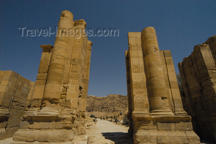 jordan288: Jordan - Petra: Temenos Gateway - triple-arched monumental gateway separating the Colonnaded Street from the temenos of Qasr al-Bint - photo by M.Torres - (c) Travel-Images.com - Stock Photography agency - Image Bank