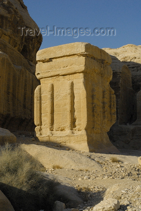 jordan294: Jordan - Petra: Djinn block - Bab-as-Siq - photo by M.Torres - (c) Travel-Images.com - Stock Photography agency - Image Bank