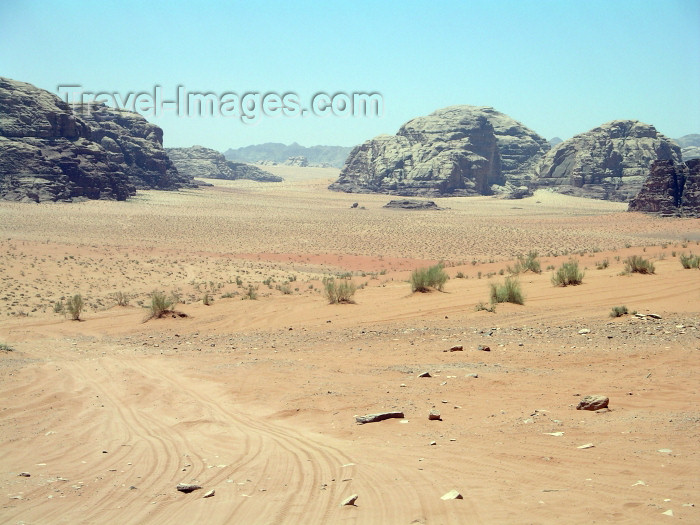 jordan3: Jordan - Wadi Rum - Aqaba governorate: alien landscape - the path of Lawrence of Arabia - landscape - photo by R.Wallace - (c) Travel-Images.com - Stock Photography agency - Image Bank