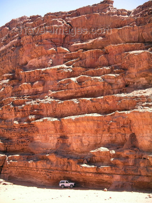 jordan42: Jordan - Wadi Rum - Aqaba governorate: Land Cruiser hiding under a red cliff - photo by R.Wallace - (c) Travel-Images.com - Stock Photography agency - Image Bank